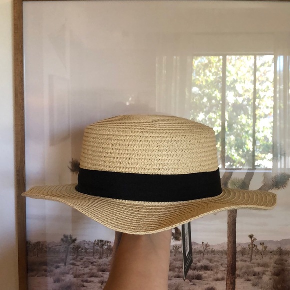 Pretty Little Thing Straw Summer Hat - Picture 7 of 8